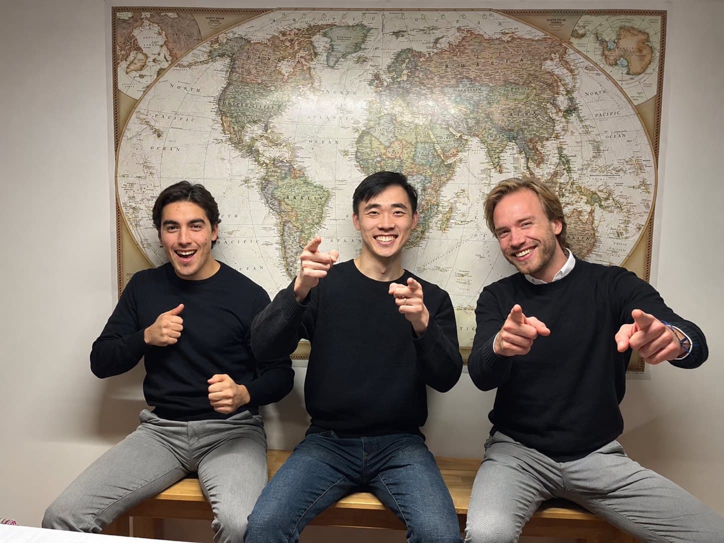 Los fundadores de DoQcheck, de izquierda a derecha: Miguel Castillo, Weixin Huang y Teun Kromwijk